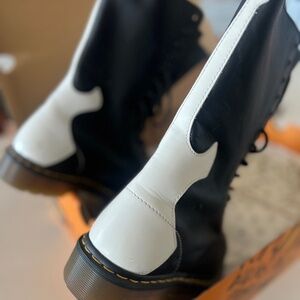 Dr. Marten Guitar Hero Limited edition unisex size 9M/10W